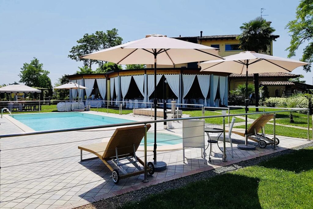 In Piscina a Villa Riviera